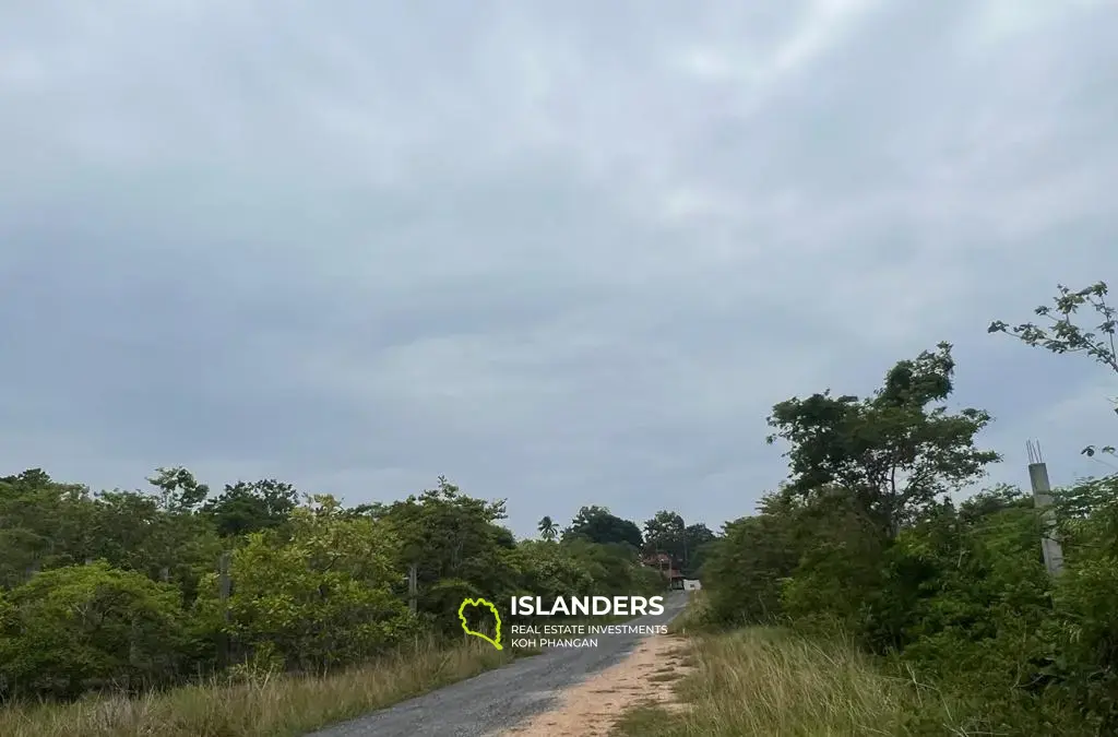 Land 8 Rai for Sale in Koh Samui