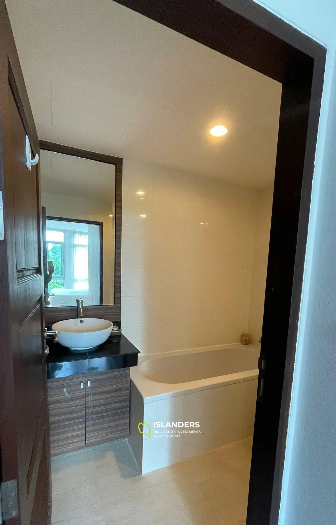 2 Bedroom Condo for sale at Baan Arisara Samui 