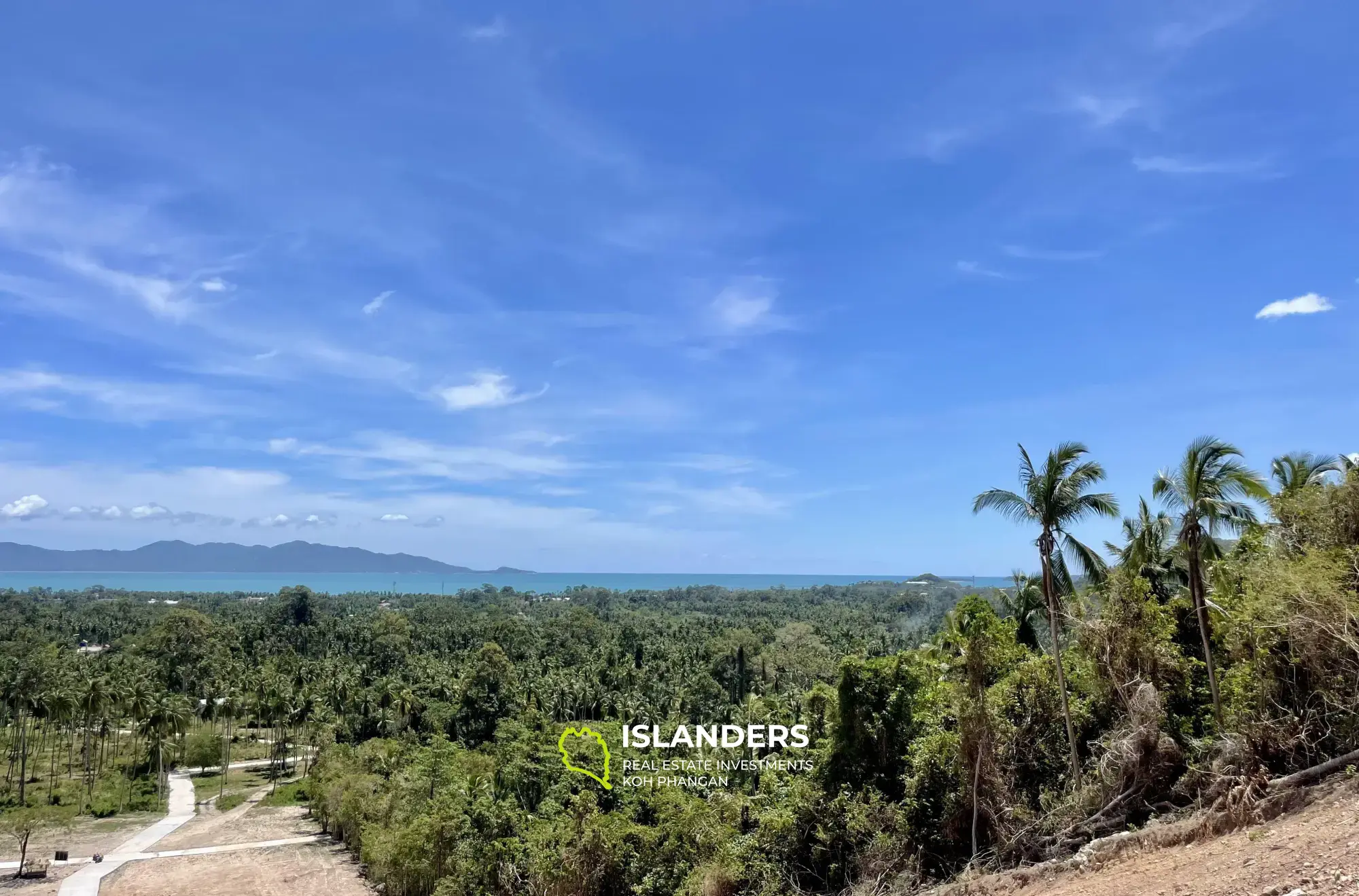 Superbe terrain de 3 200 m² avec vue sur l'océan à Mae Nam