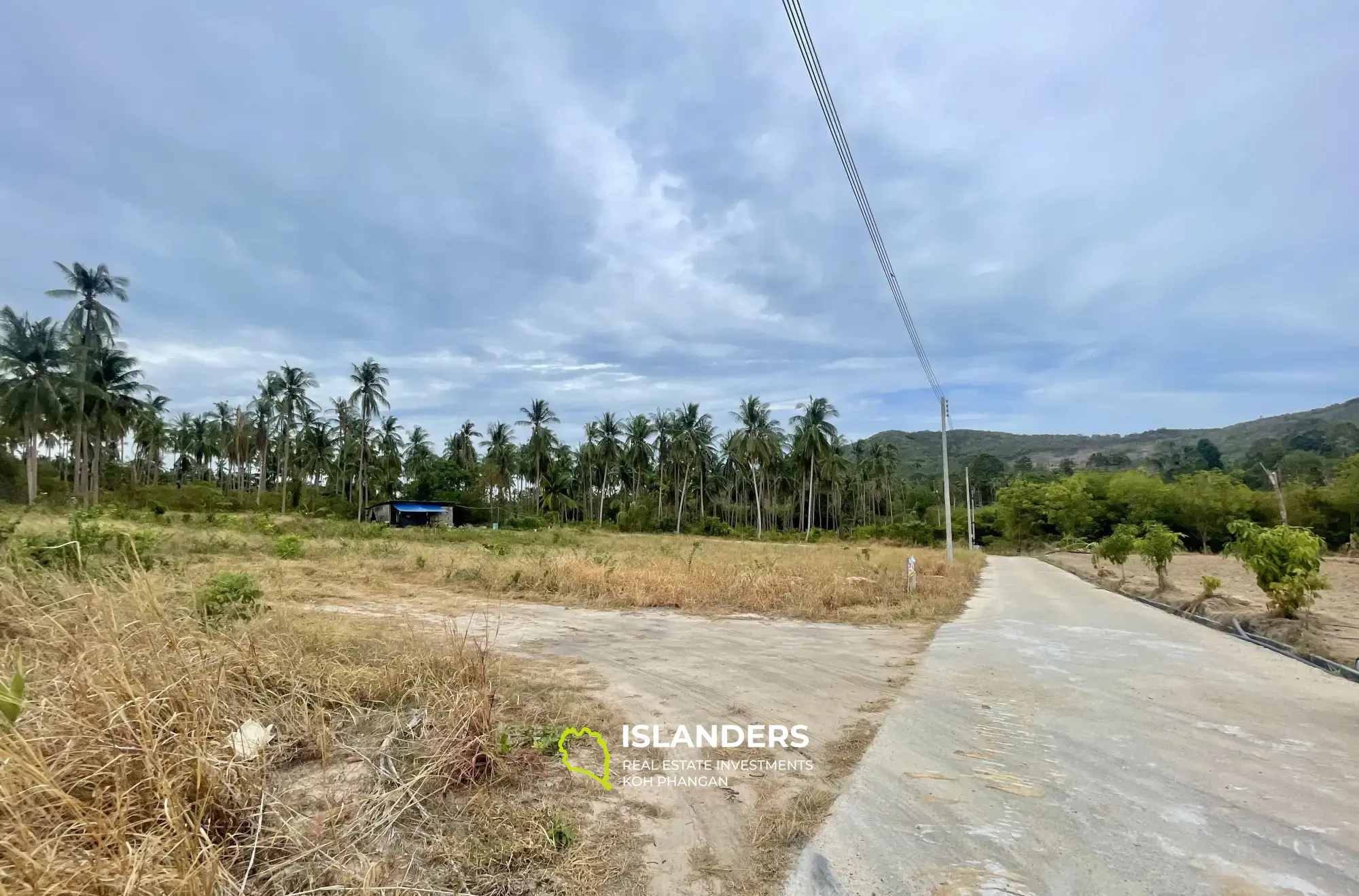 400 M². Terrain plat avec vue sur la montagne à Mae Nam à vendre