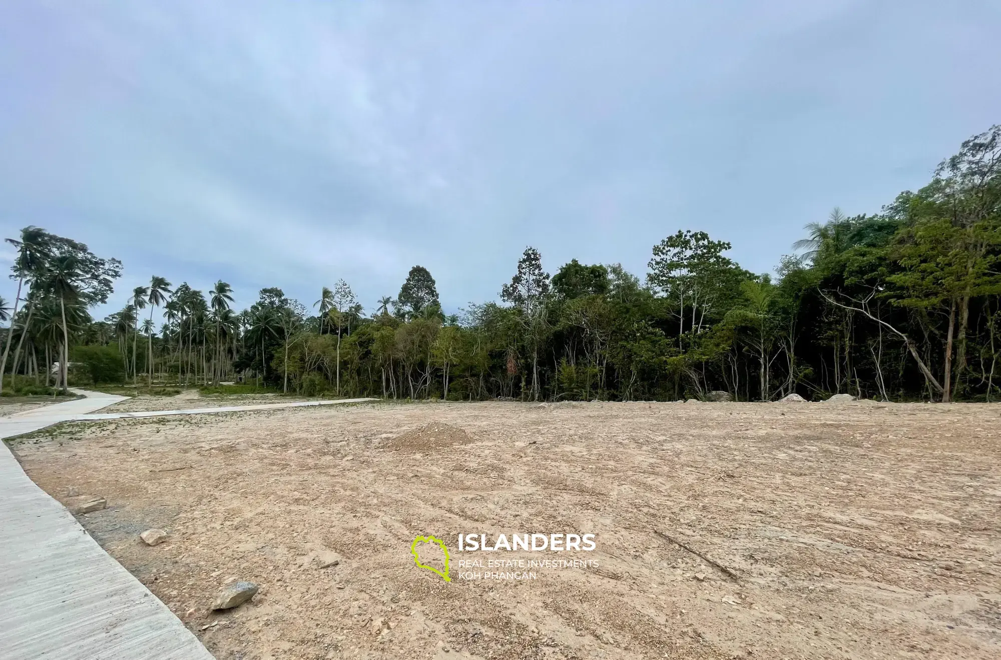 Terrain de 3 200 m² avec vue tropicale à Mae Nam