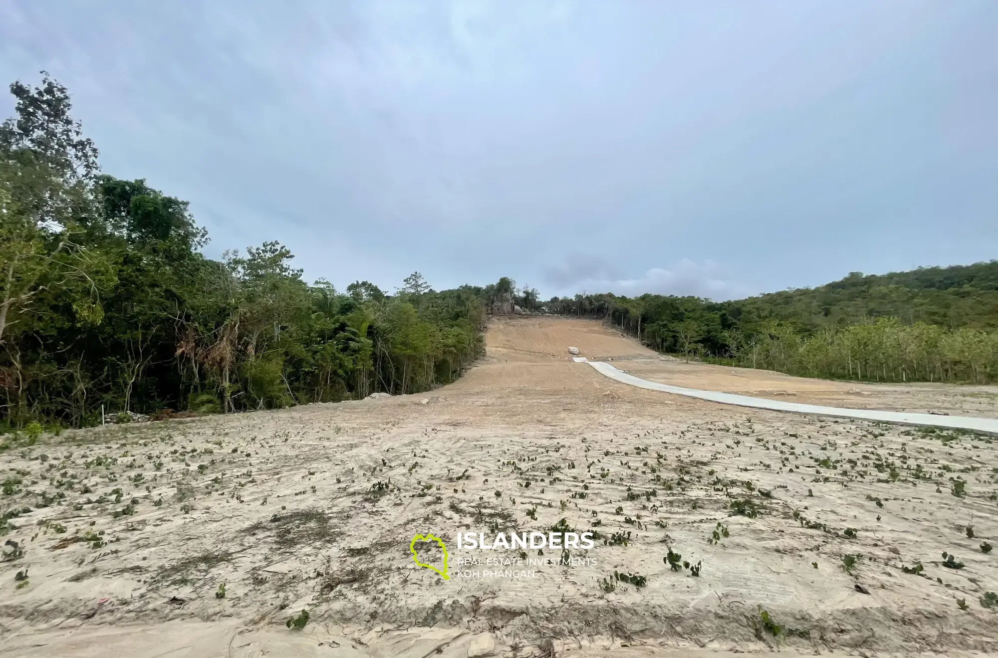 Terrain de 3 200 m² avec vue tropicale à Mae Nam