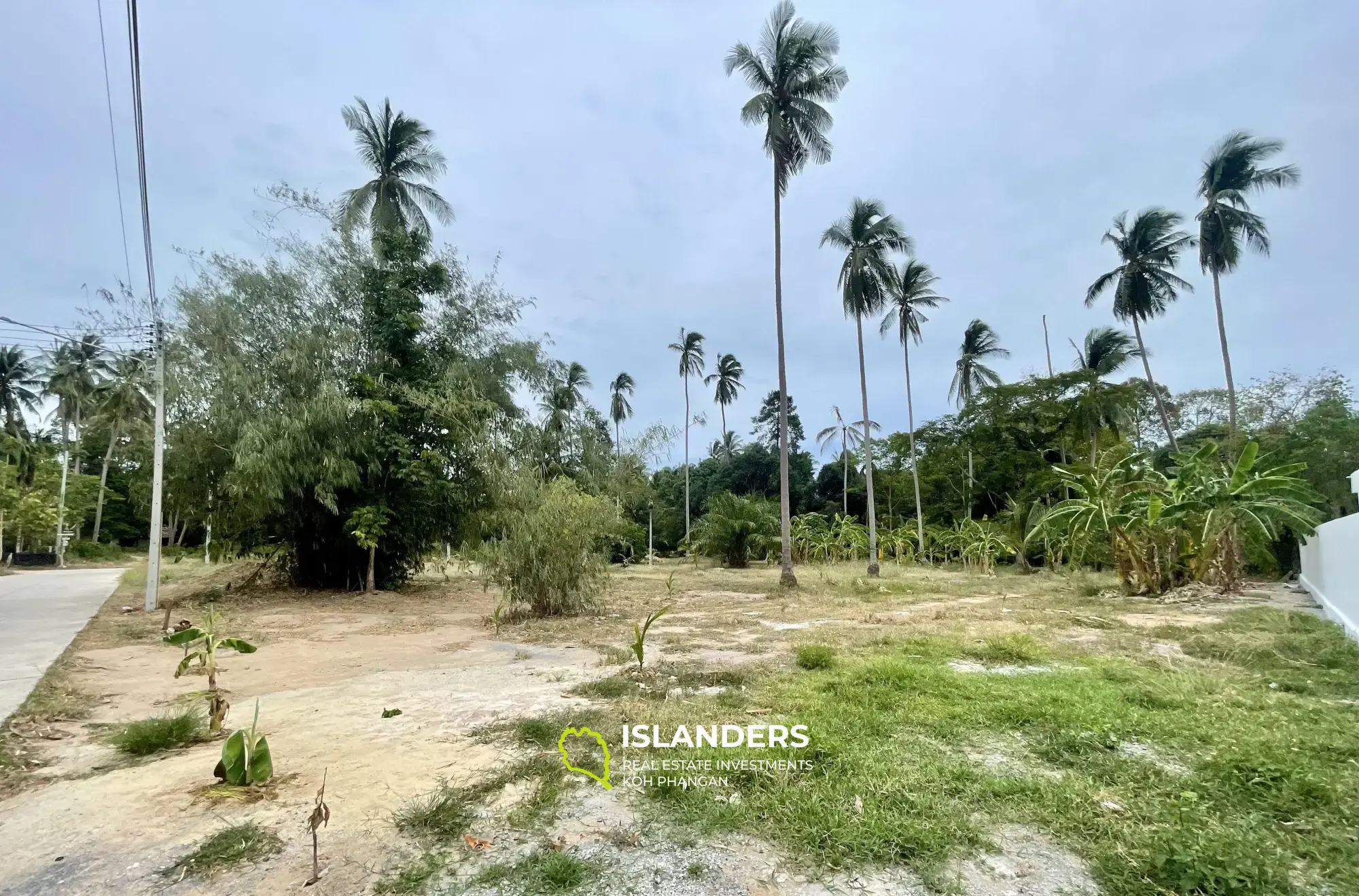 Terrain plat de 1 116 m² avec vue sur le jardin à Mae Nam