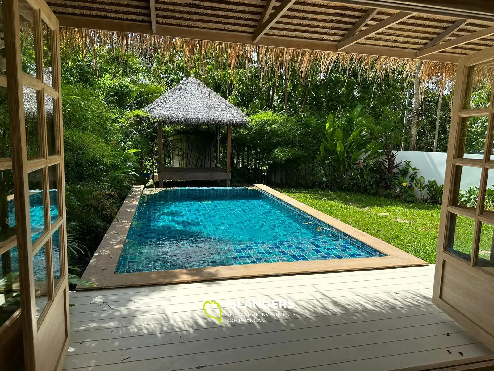 Modern 3-bedroom pool villa. Madua Wan area.