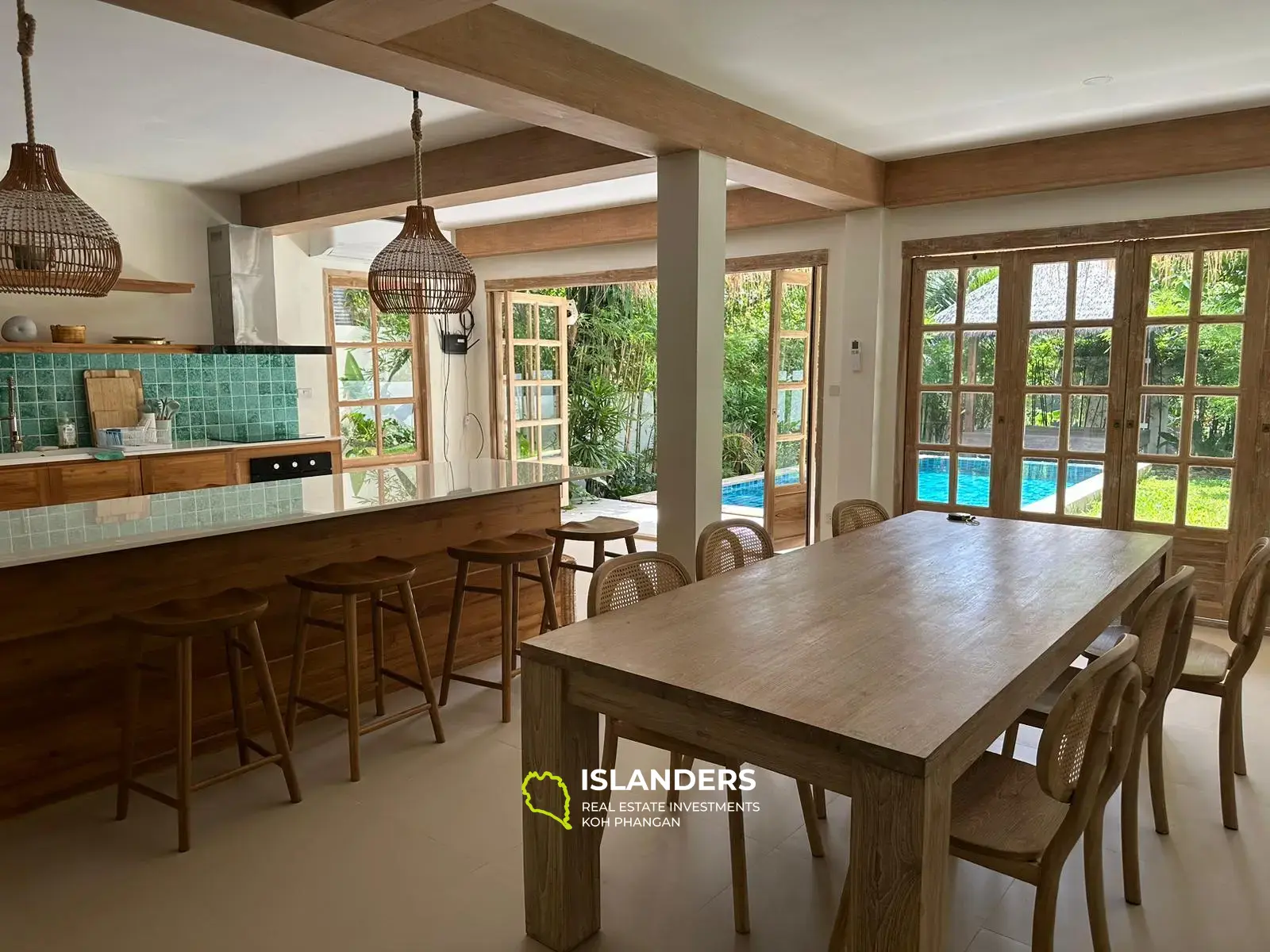 Modern 3-bedroom pool villa. Madua Wan area.