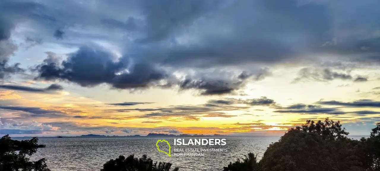 Erstaunliches Meeresblick-Land bei Sonnenuntergang auf den Hügeln von Haad Yao, 1 Rai