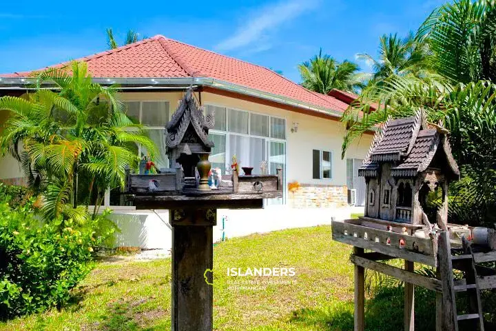 5 bedroom villa with swimming pool, located only 100m from the beach! Hinkong Beach area.