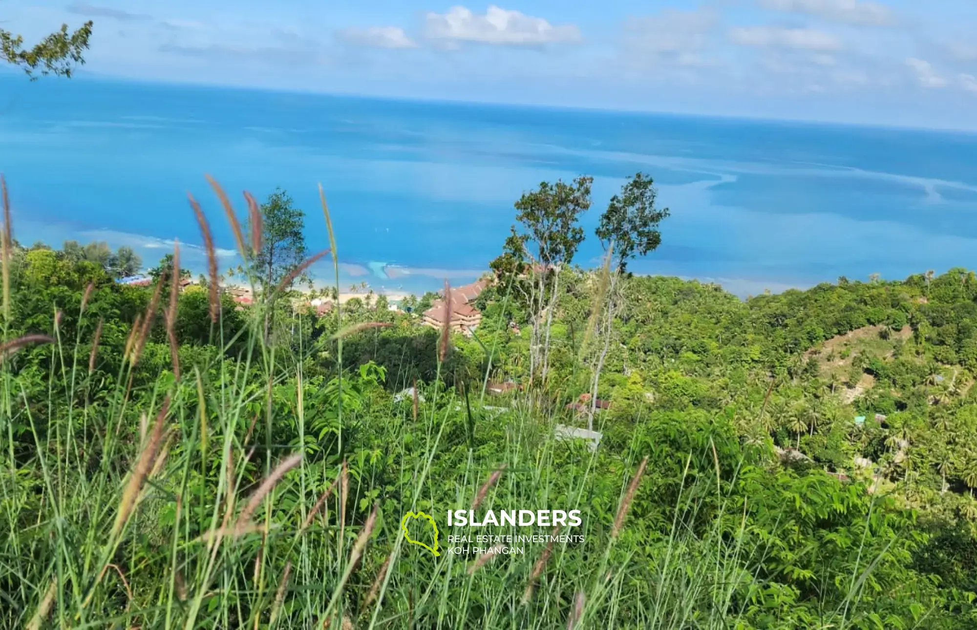 Rare opportunité de posséder un grand terrain avec vue sur la mer sur les collines de Haad Yao de 3 280 m²