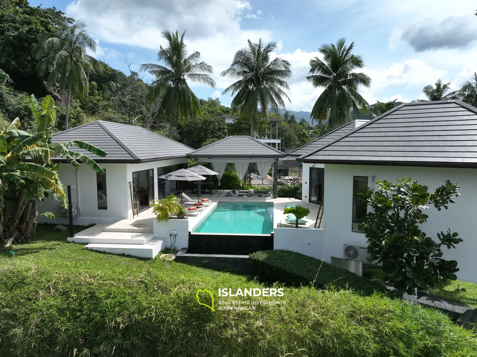 Beautiful & comfortable 3-bedroom villa with private pool close to the beach