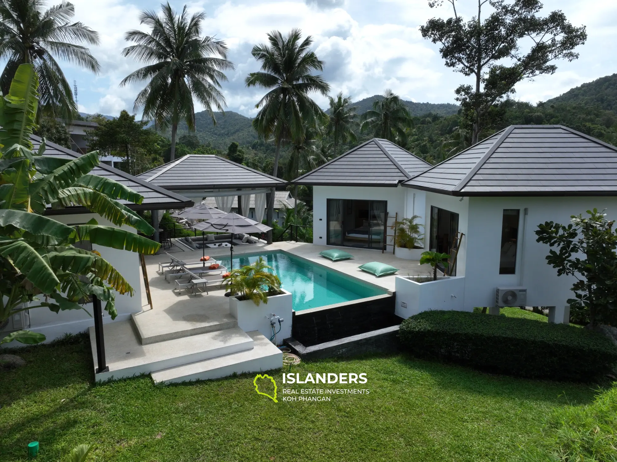 Beautiful & comfortable 3-bedroom villa with private pool close to the beach