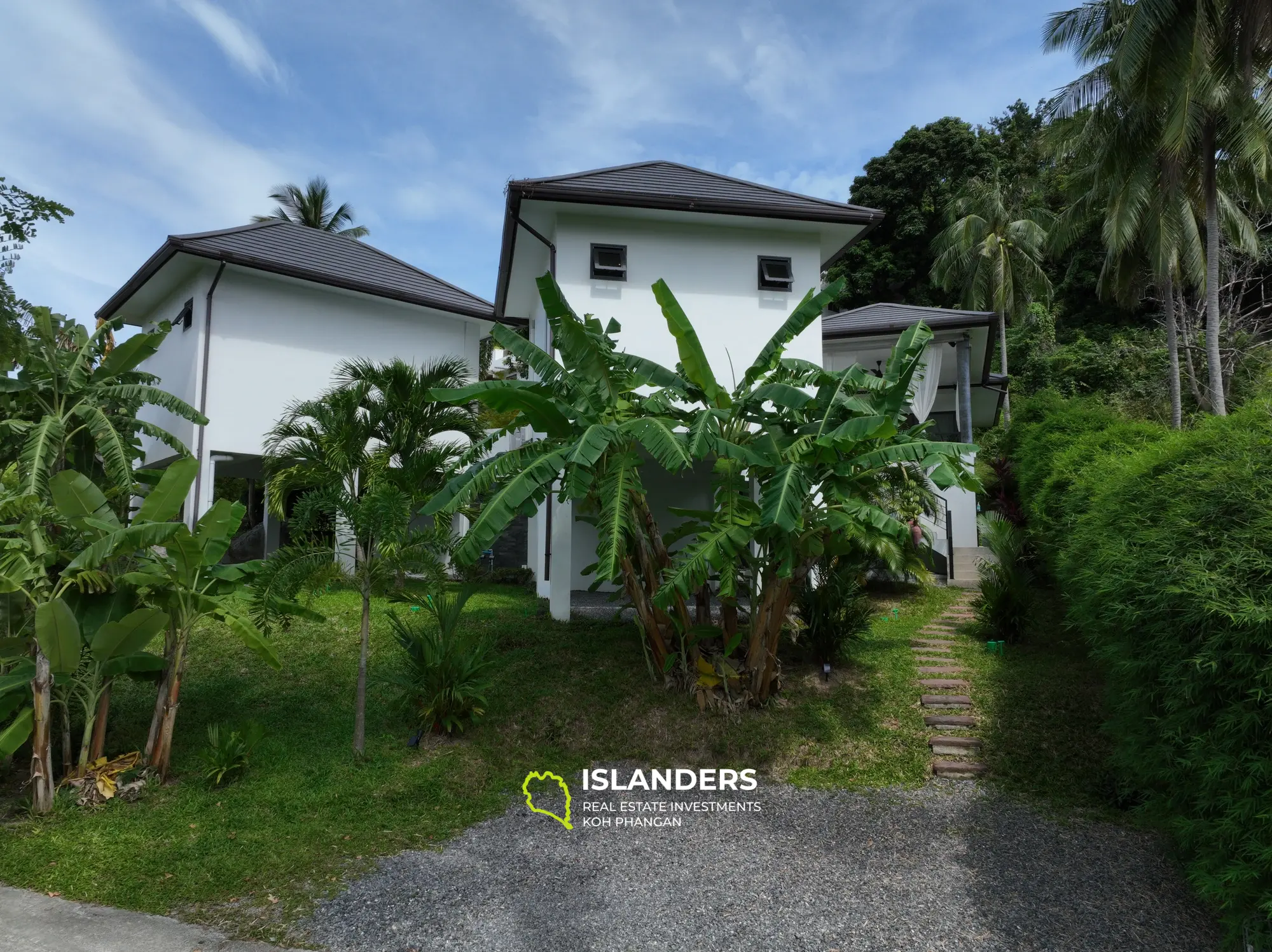 Beautiful & comfortable 3-bedroom villa with private pool close to the beach