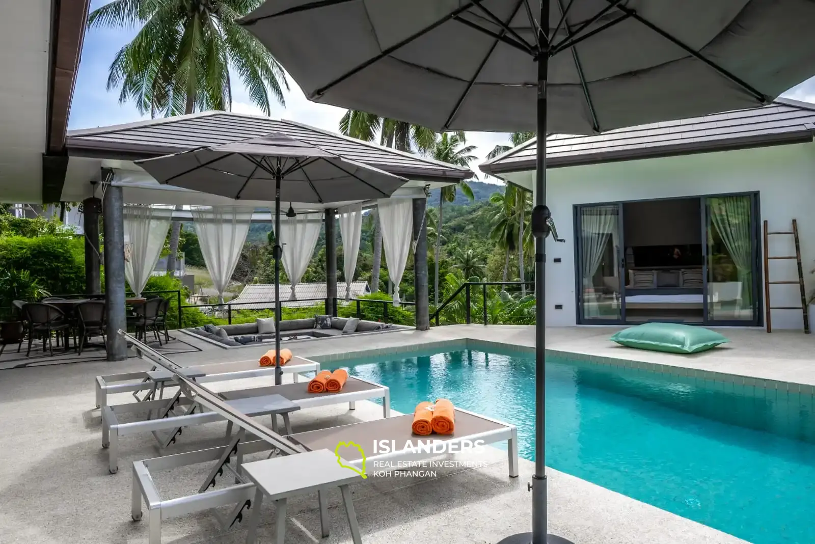 Beautiful & comfortable 3-bedroom villa with private pool close to the beach