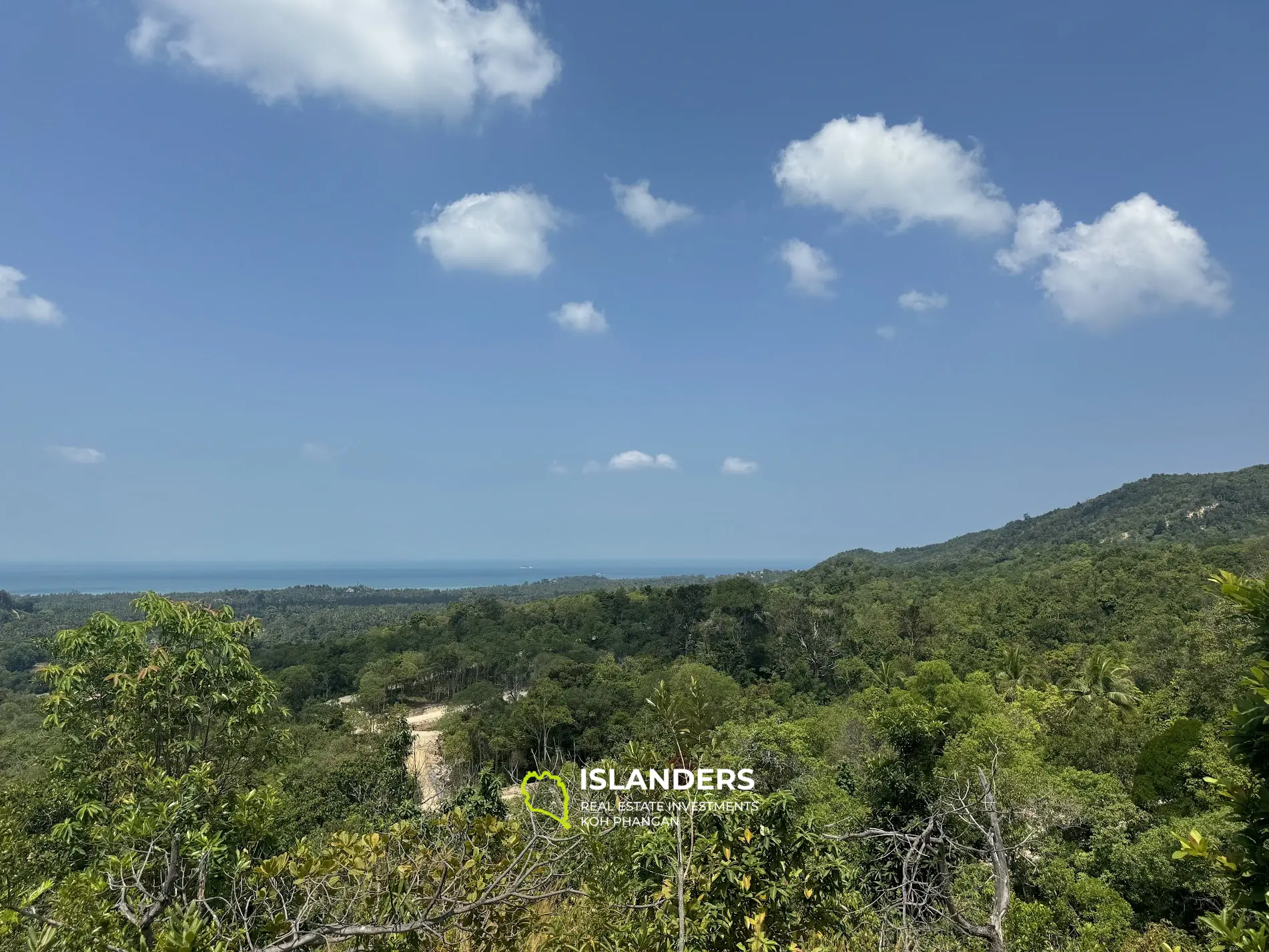 Superbe terrain avec vue sur la mer et la jungle avec un bon potentiel à Sritanu (route sale, pas d'électricité), 3,8925 Rai