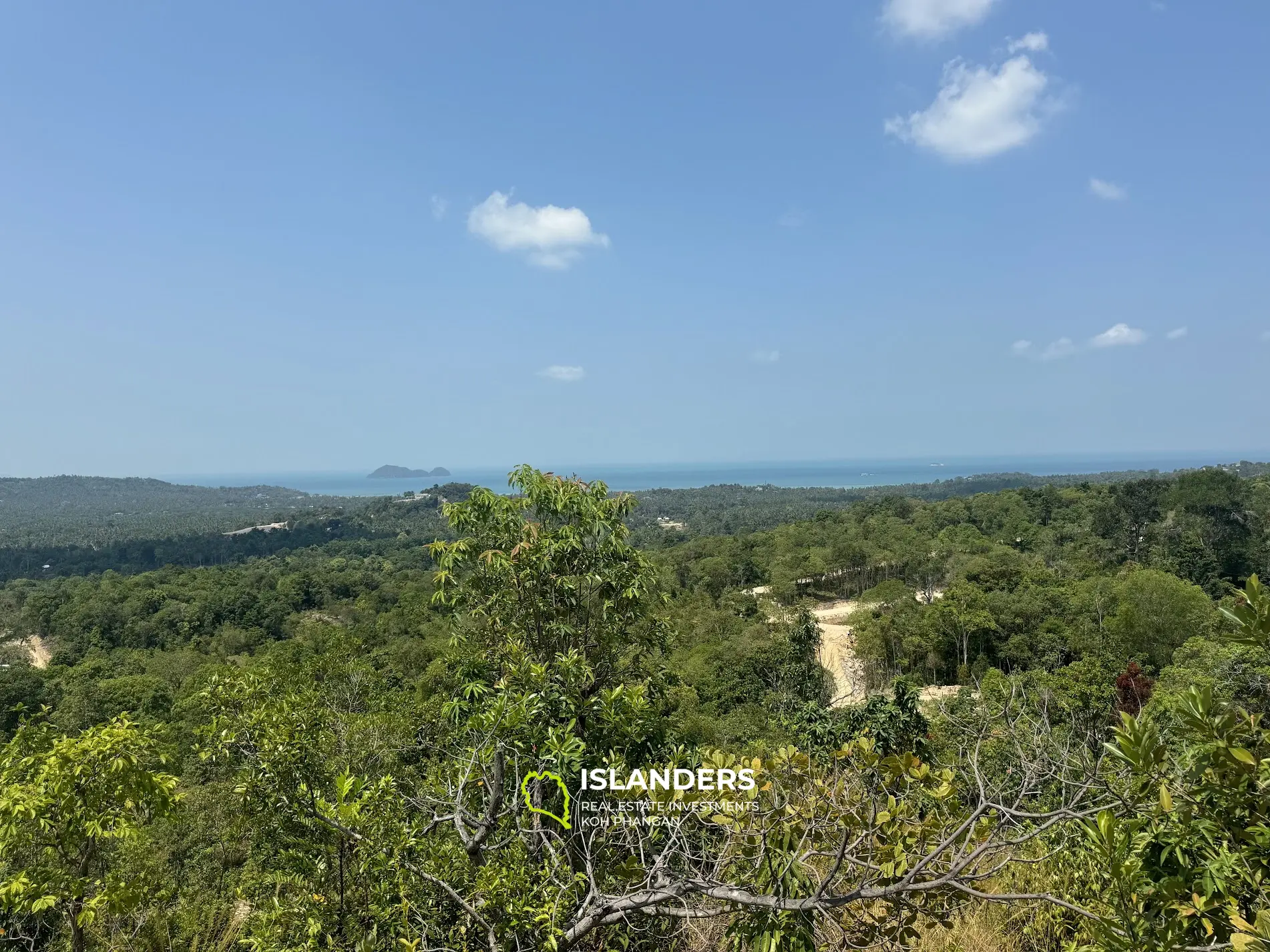 Grand terrain avec vue sur la mer et la jungle avec un bon potentiel à Sritanu (route sale, pas d'électricité), 25,6775 Rai