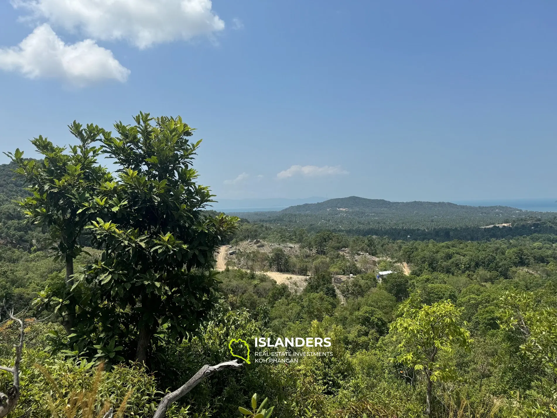 Grand terrain avec vue sur la mer et la jungle avec un bon potentiel à Sritanu (route sale, pas d'électricité), 25,6775 Rai