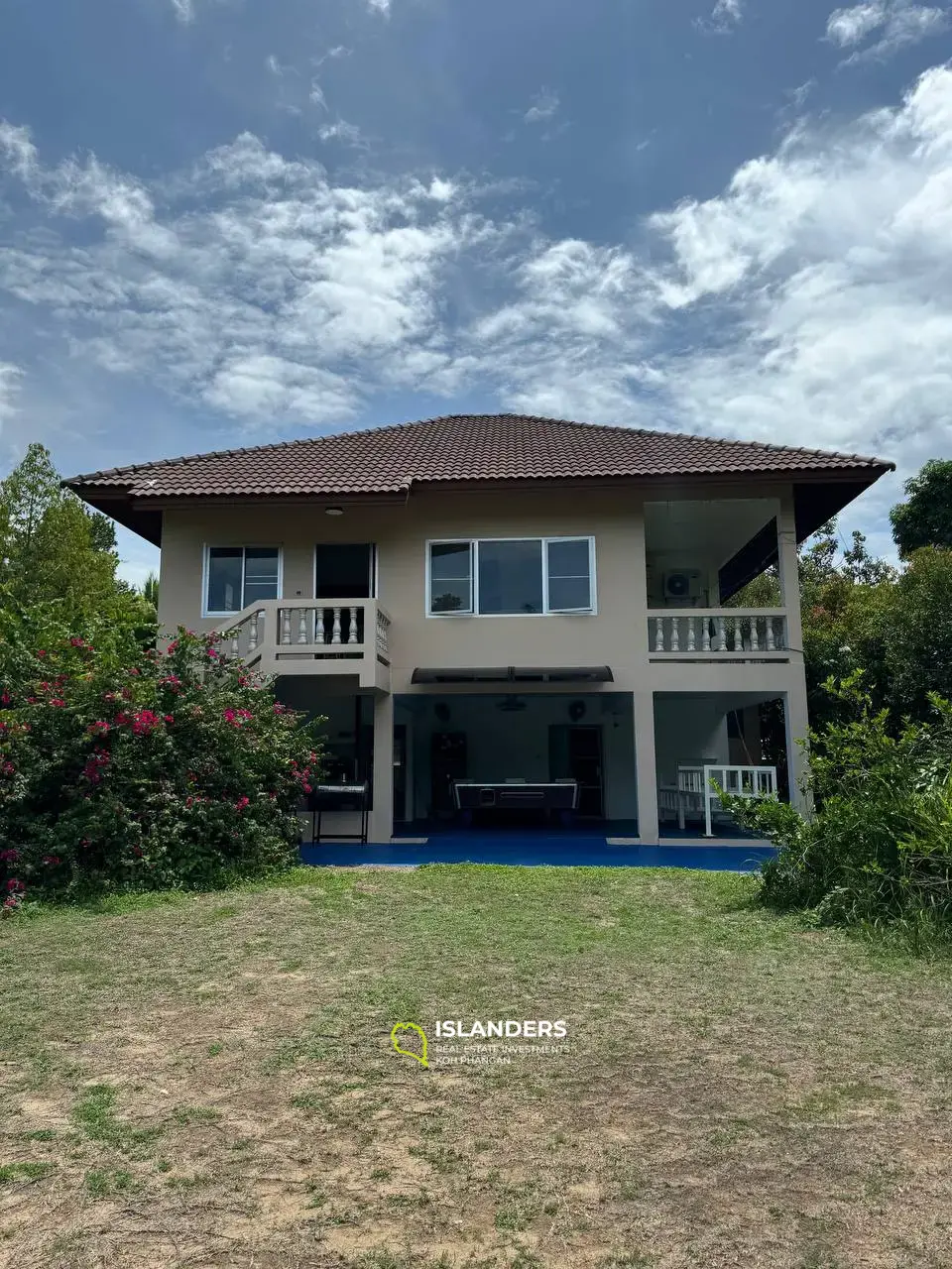 Grande maison de 4 chambres, avec un grand terrain dans un endroit calme !