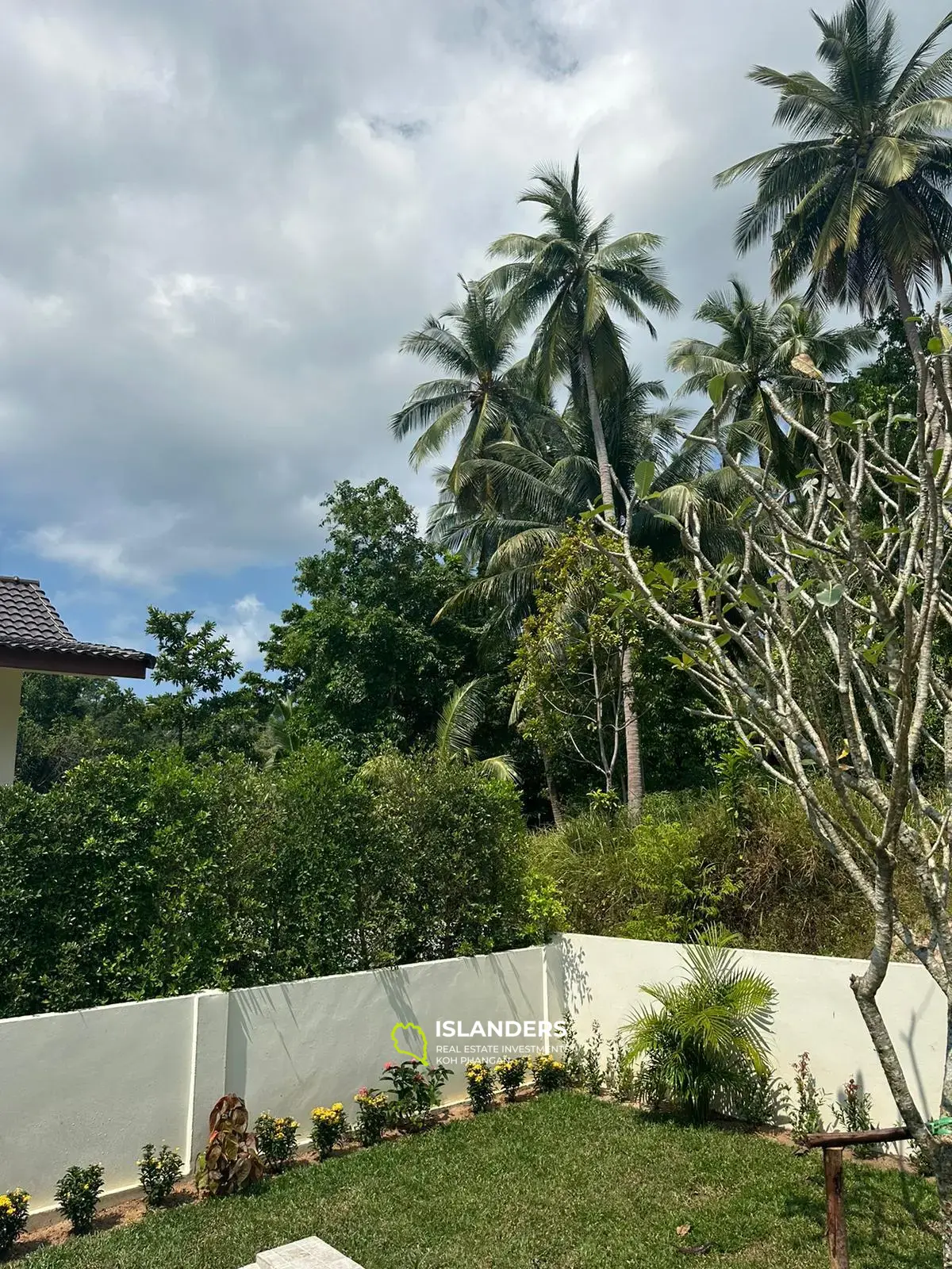 Spacious 3-bedroom villa with private pool in Coconut Lane