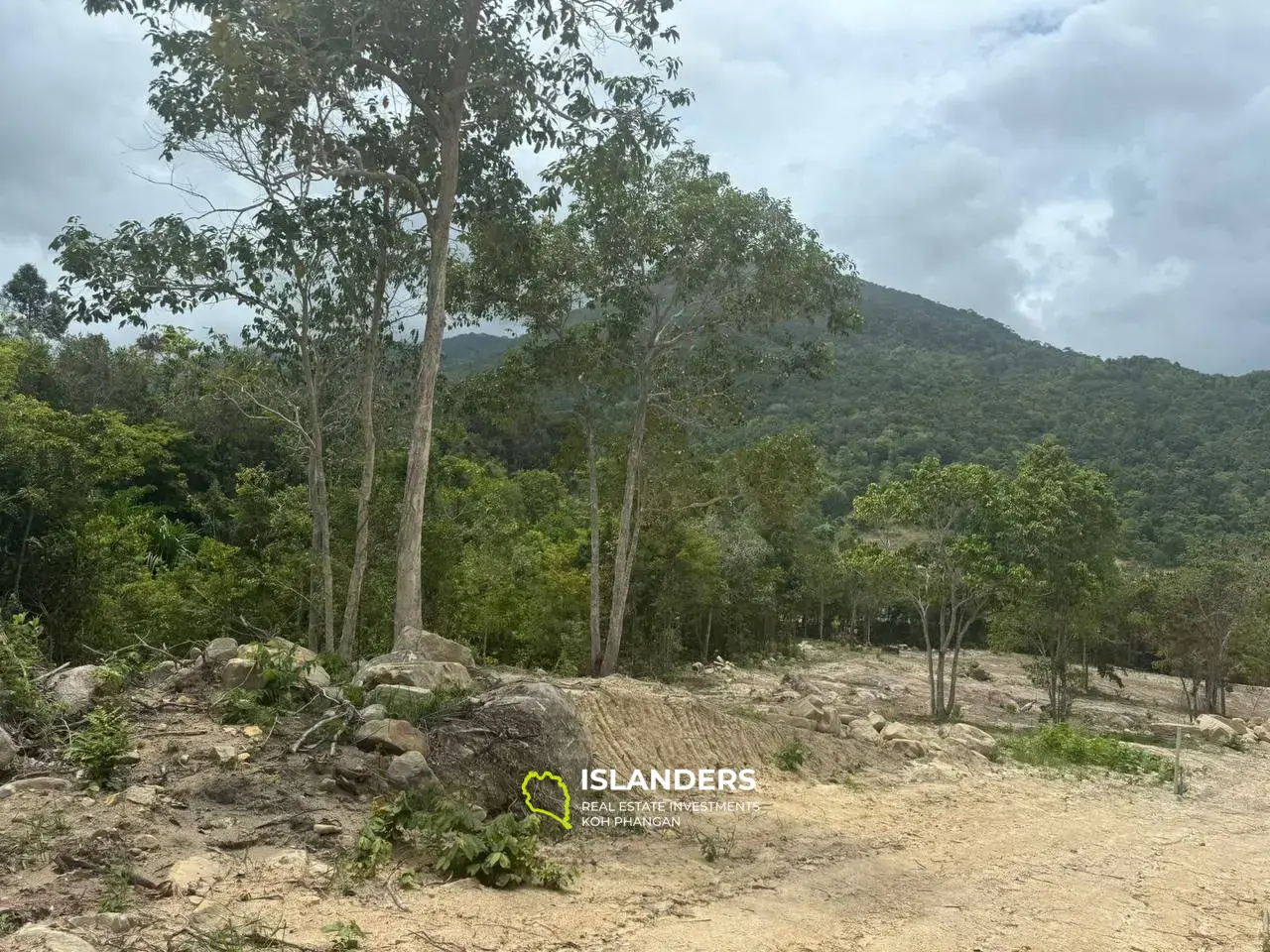 Magnifique terrain de montagne à Madua Wan (parcelle A)