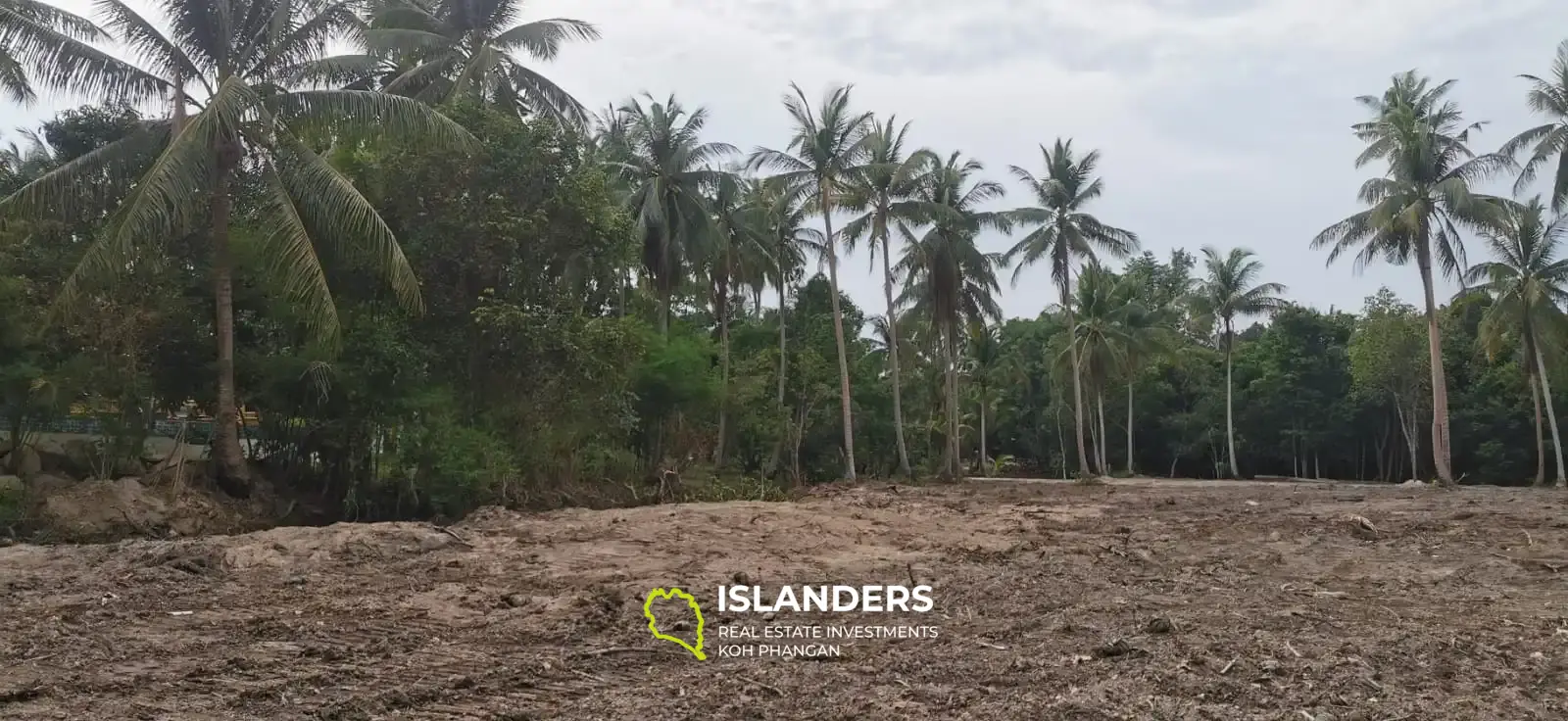 Flat land only 250m away from the beach - 9 plots