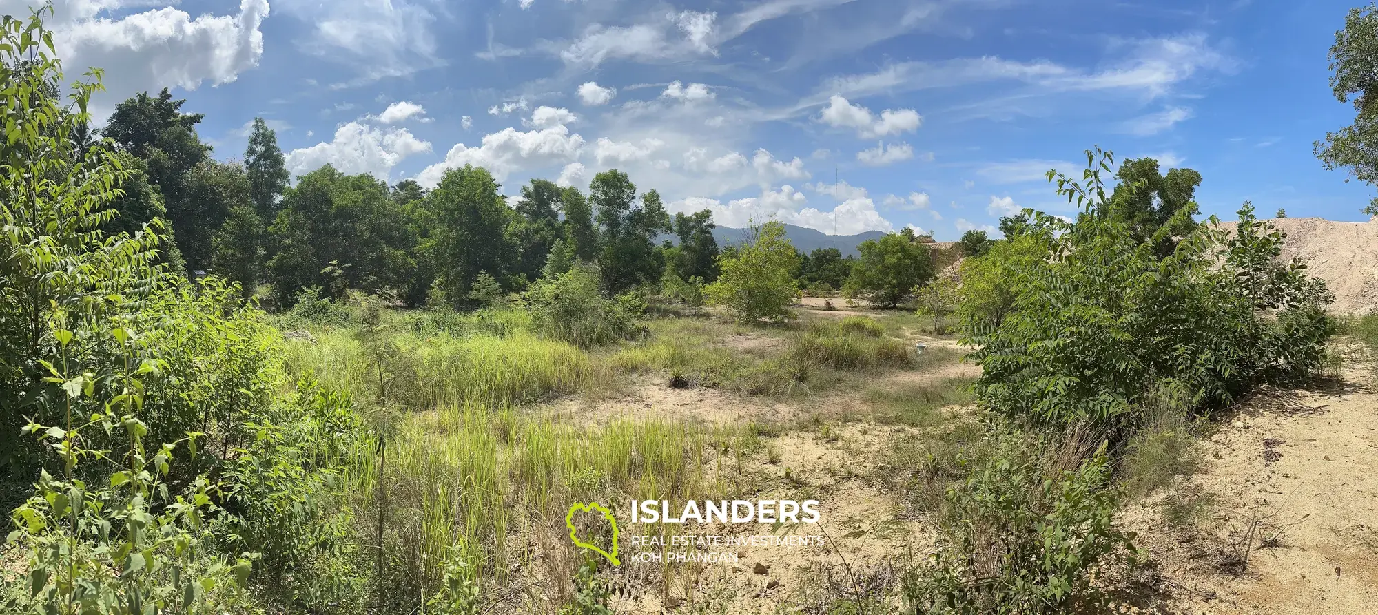 Terrain plat avec vue imprenable sur les montagnes sur Chalock Ban Kao