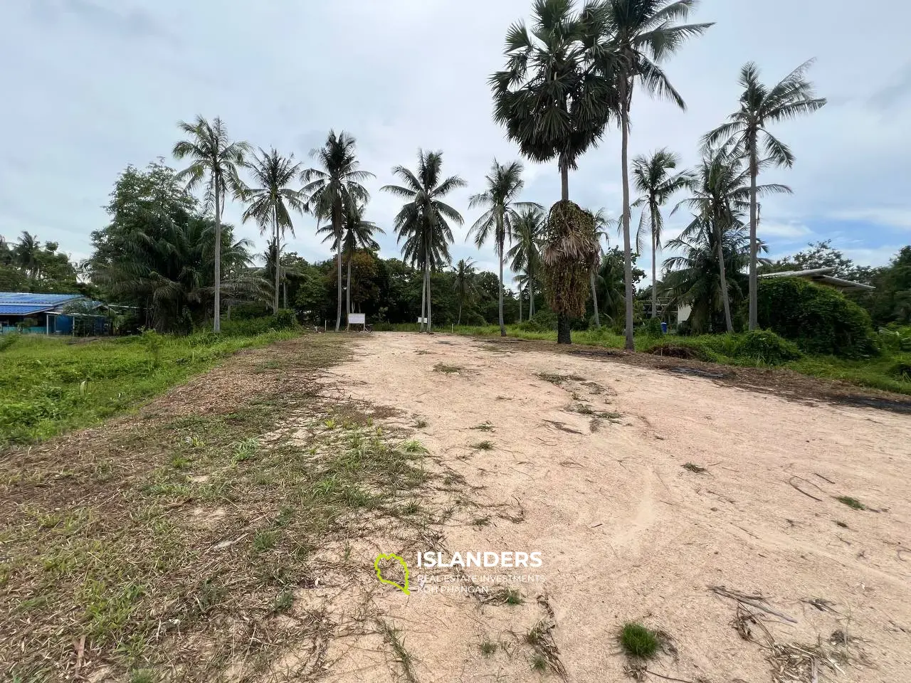 Terrain plat à vendre près de Hinkong