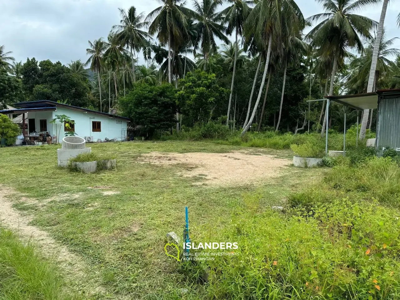 Petit morceau de terrain dans "Coconut Lane" !