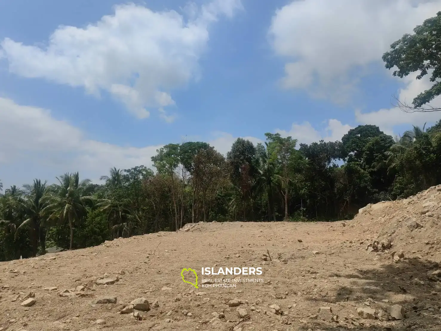 Land next to main road in Chaloklum  