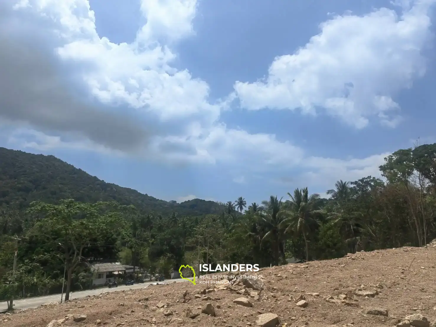 Land next to main road in Chaloklum  