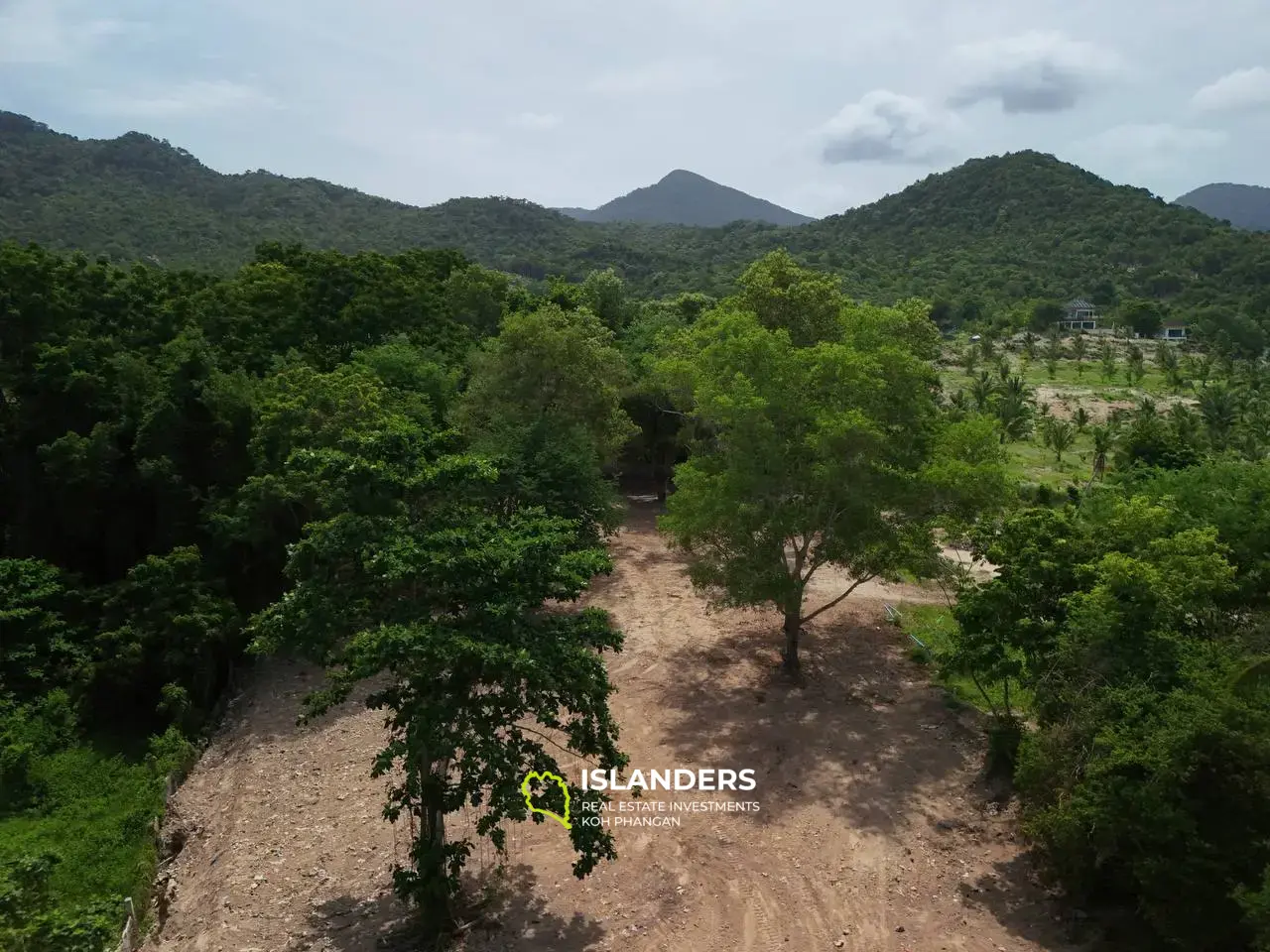 Terrain plat avec vue imprenable sur les montagnes