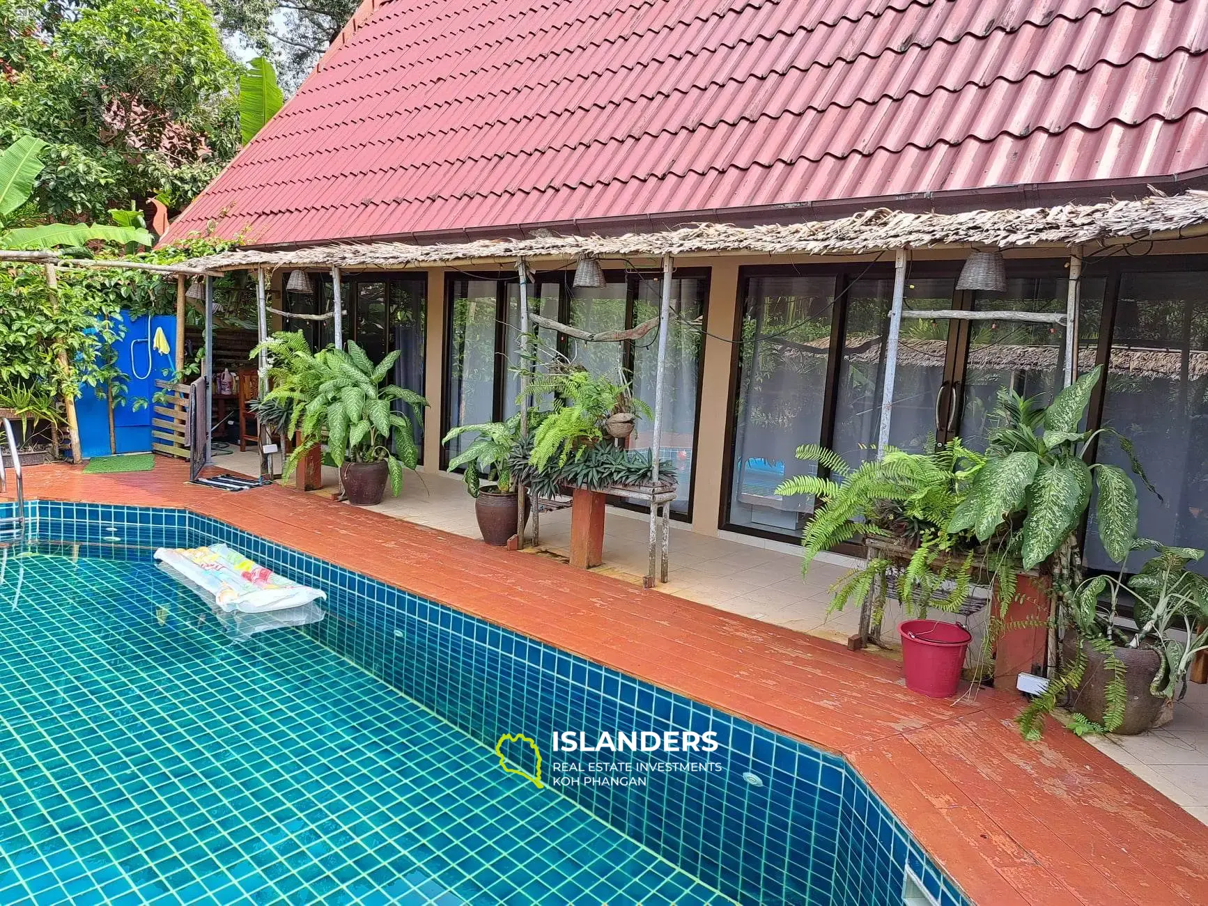 3-bedroom house with swimming pool TO RENOVATE