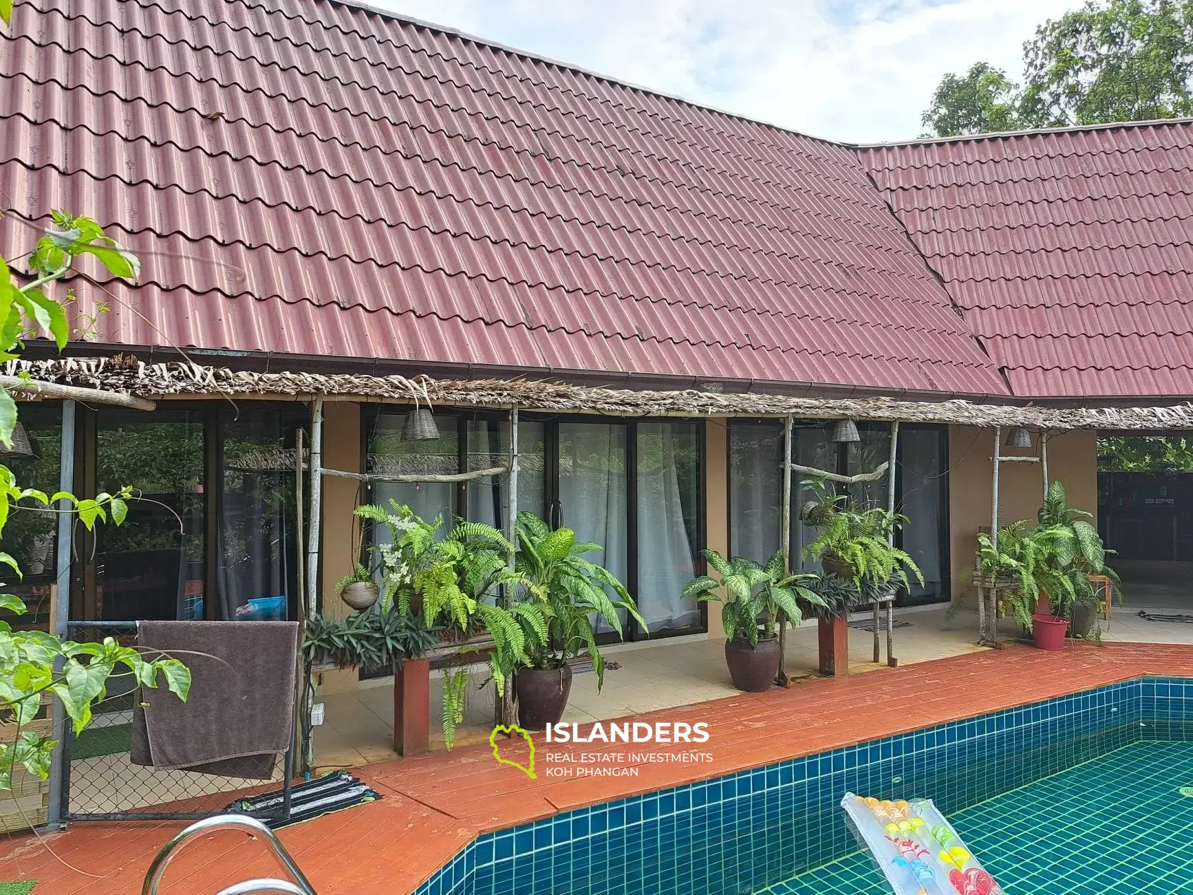 3-bedroom house with swimming pool TO RENOVATE