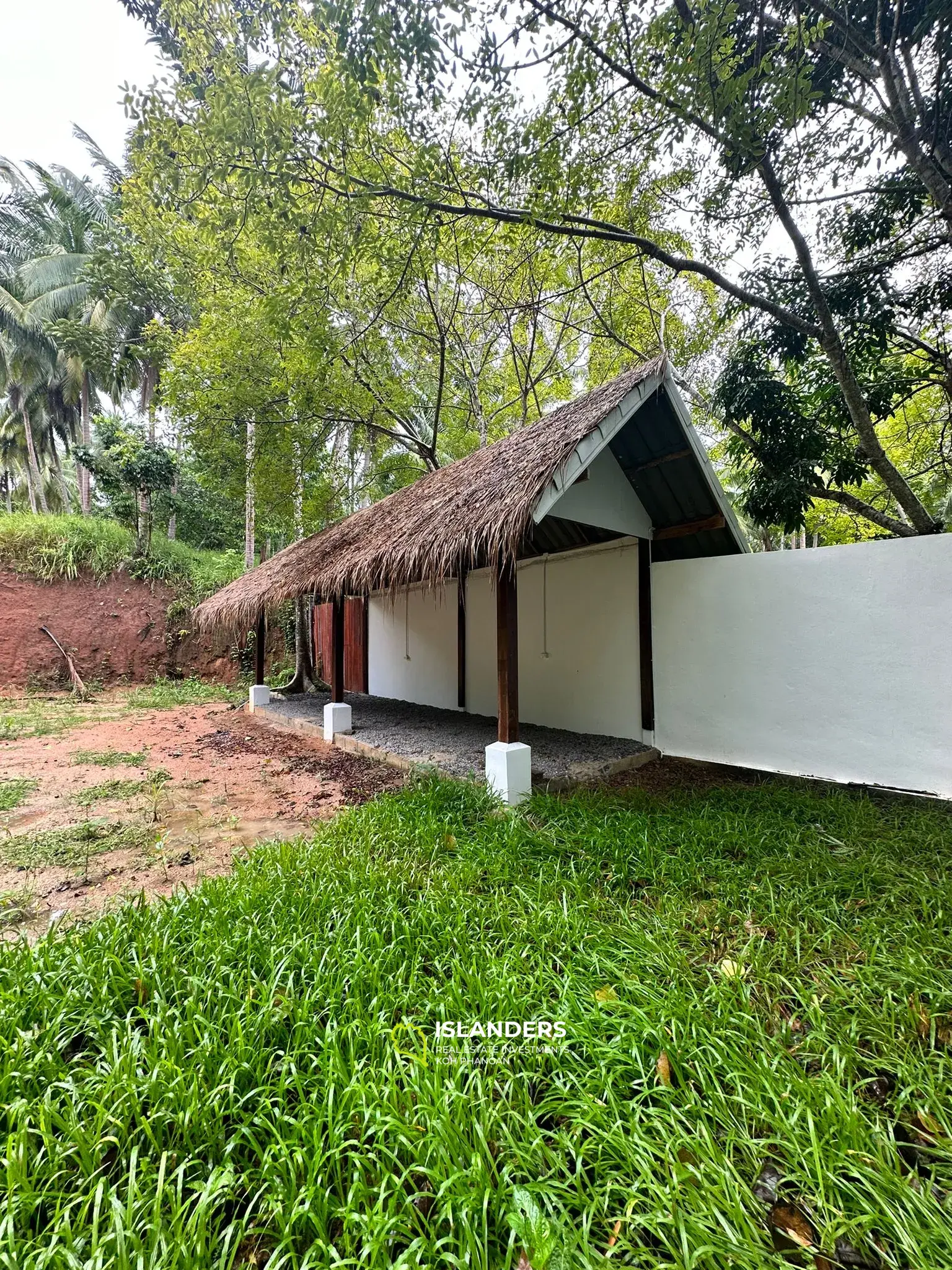 Joli village de 5 maisons à proximité de l'école internationale