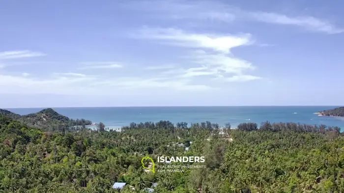 Ideal Land for Your Project. 48 Rai of Land, Sea View. Sale as a Whole. Thriving Chaloklum Area.