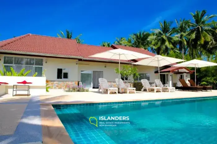 5 bedroom villa with swimming pool, located only 100m from the beach! Hinkong Beach area.