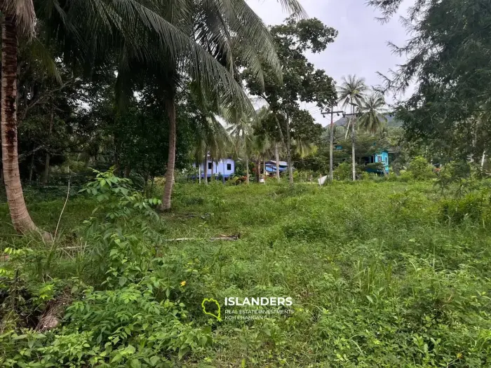 Land Plot with Easy Access in Ban Nai Suan