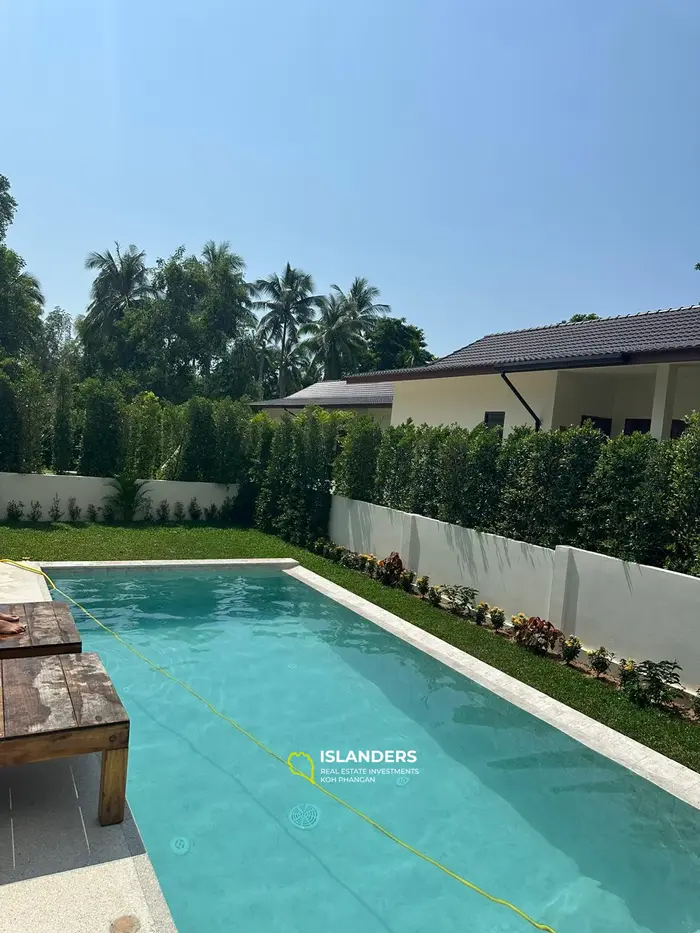 Spacious 3-bedroom villa with private pool in Coconut Lane